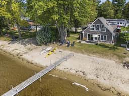 Chalet on the Shore of Houghton Lake - Image 2