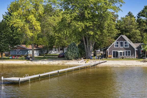 Chalet on the Shore of Houghton Lake - Image 1
