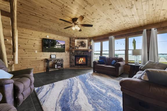 Chalet on the Shore of Houghton Lake - Image 5
